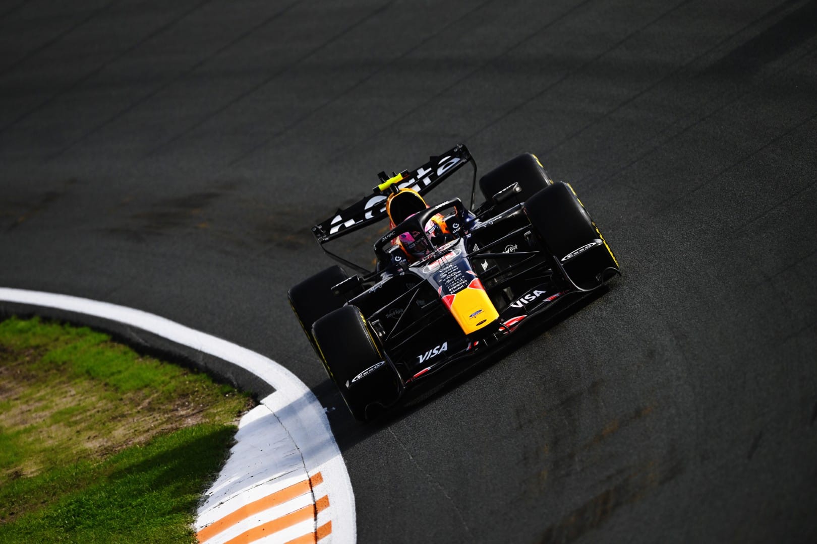 Lawson returns to Red Bull and qualifies 11th for Sprint
