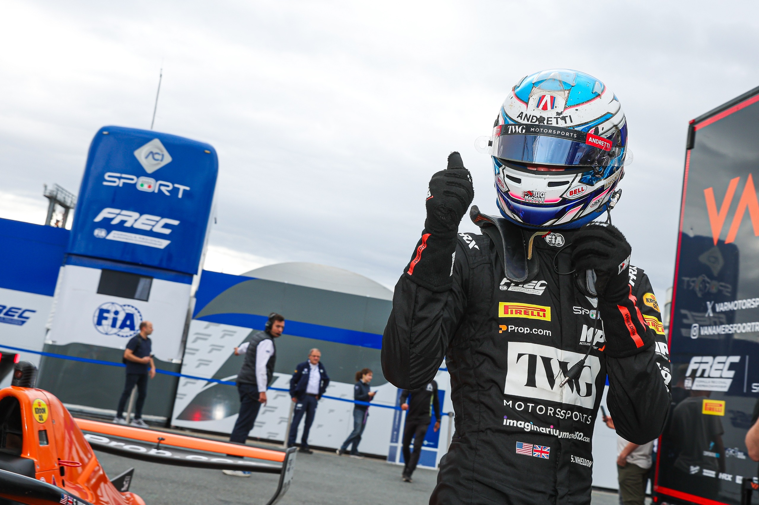 FREC: Wheldon to start four-way title decider from pole