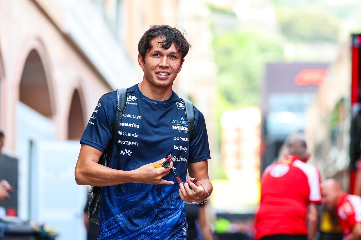 Alex Albon details hilarious Sardinia run-in with Max Verstappen