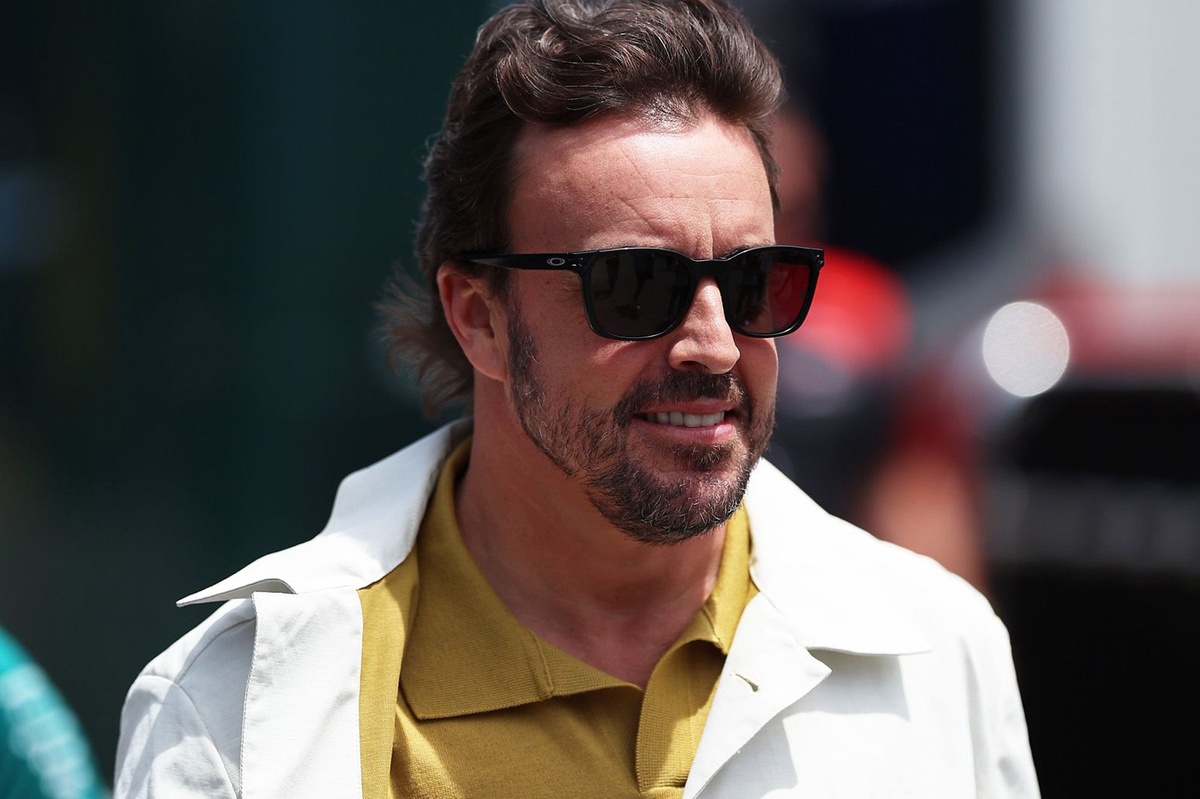 Fernando Alonso turns heads in Monaco with Nissan GT-R Black Edition