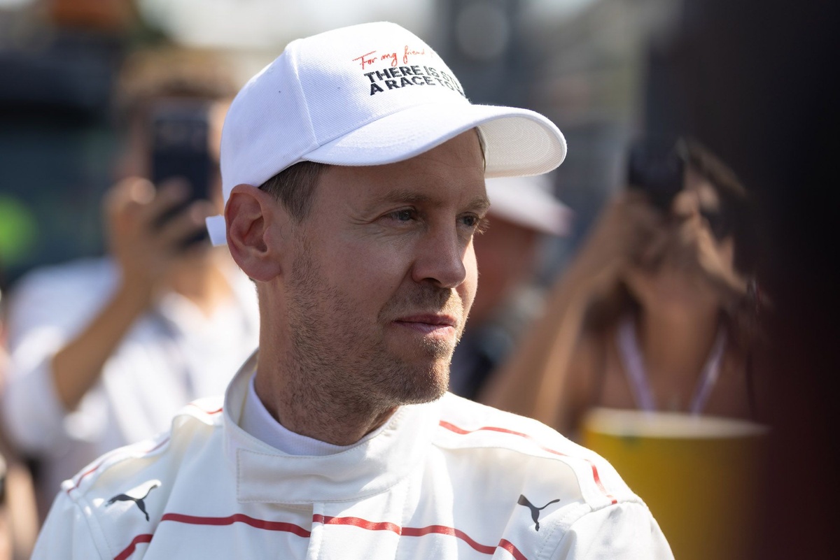 Vettel completes Monza demo run in Schumacher’s Ferrari F2002