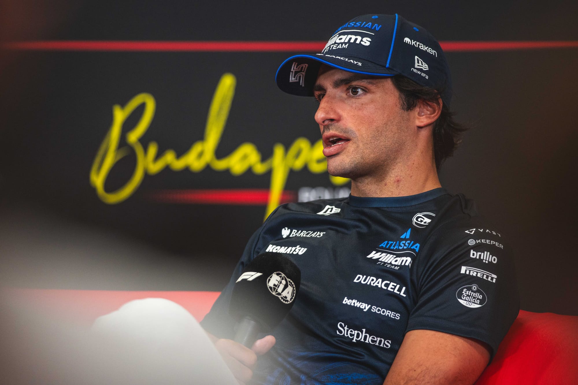 Carlos Sainz signs multi-year Williams extension