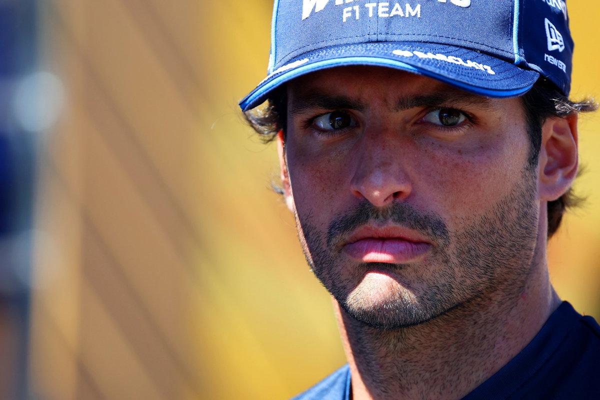 Carlos Sainz claims Fernando Alonso radio complaints provoked F1 Spanish GP penalty “like always”