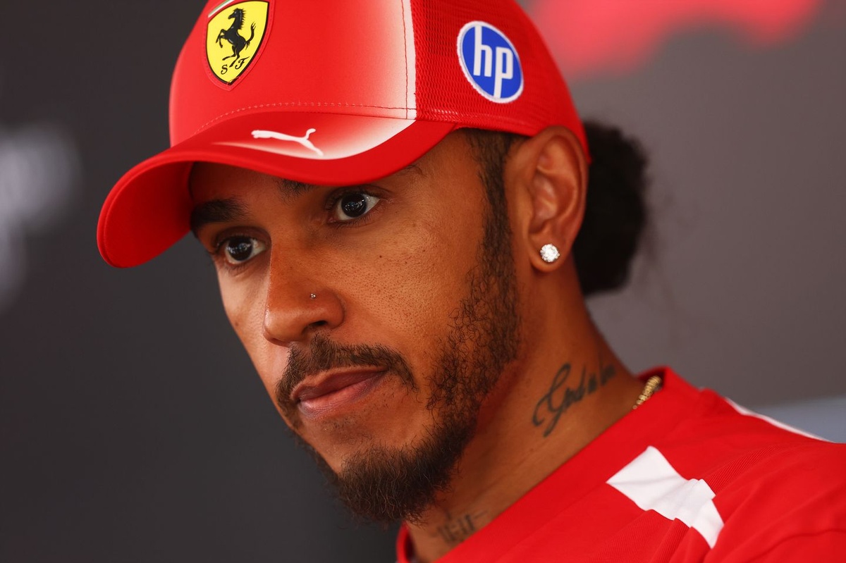 Hamilton says he is not seeking preferential treatment at Ferrari