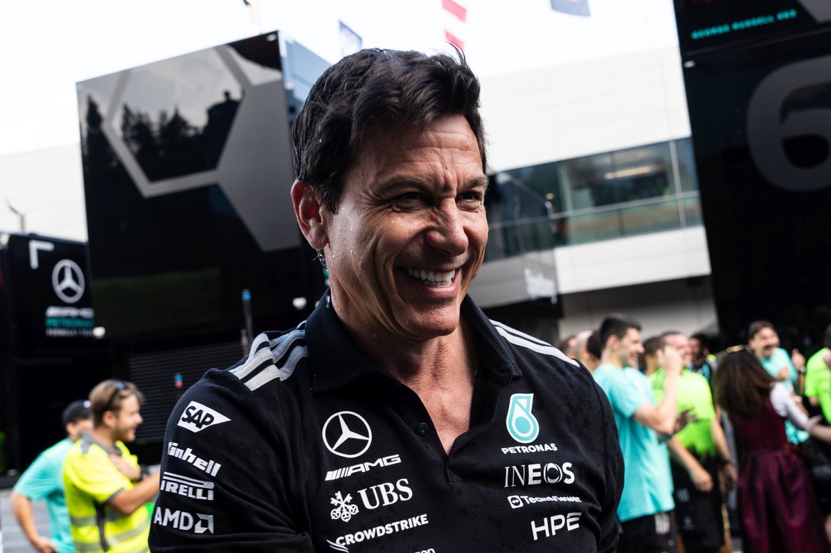 Wolff jokes at Zandvoort media session about Verstappen and Mercedes