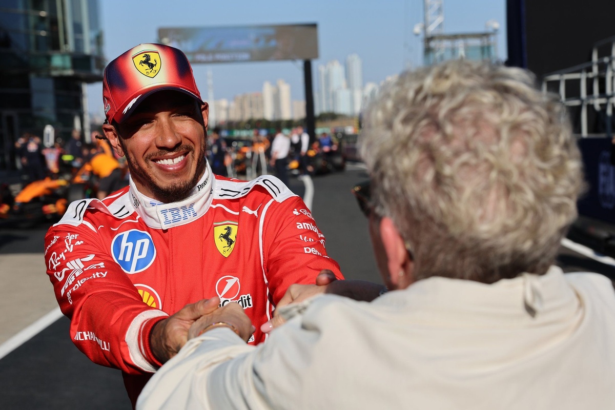 Lewis Hamilton shares "wholesome" Ferrari moment with mother ahead of Italian GP