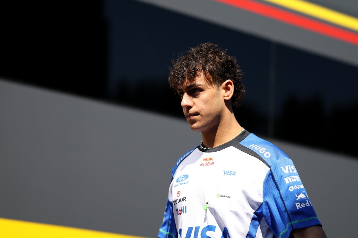 Arvid Lindblad donates Belgian GP helmet raising £60,000 for Will MacIntyre's iMRI campaign